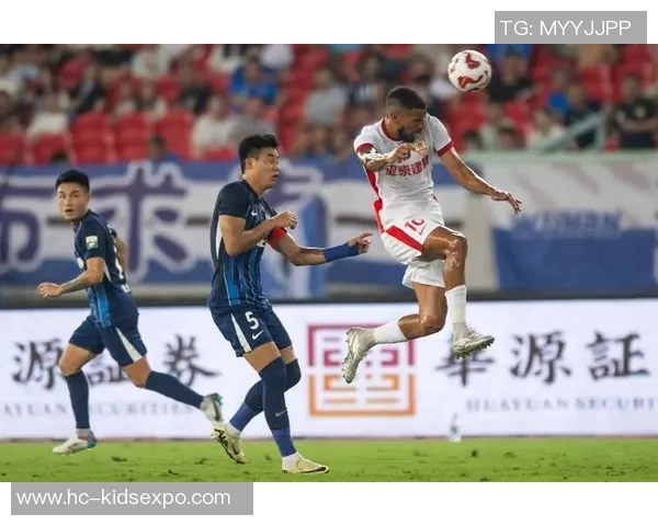 中国足球球星魅力揭秘：球迷眼中的偶像与实力背后故事