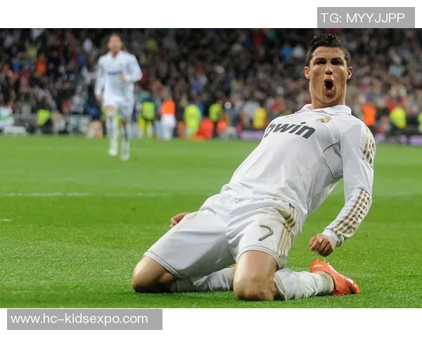 伪装成足球球星的神秘人物揭秘 跨越体育与娱乐的边界挑战 伪装成足球球星的神秘人物揭秘 跨越体育与娱乐的边界挑战