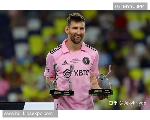 当前足坛顶级球星解析：梅西、C罗、哈兰德与姆巴佩的竞争与未来发展