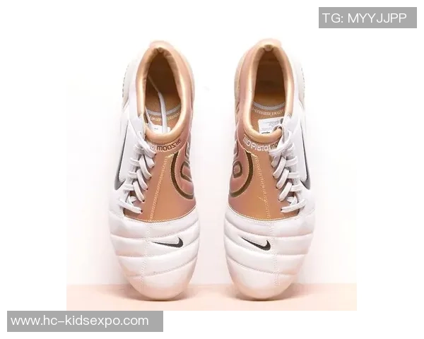 足球明星专属运动鞋揭秘打造传奇脚步的秘密武器 足球明星专属运动鞋揭秘打造传奇脚步的秘密武器