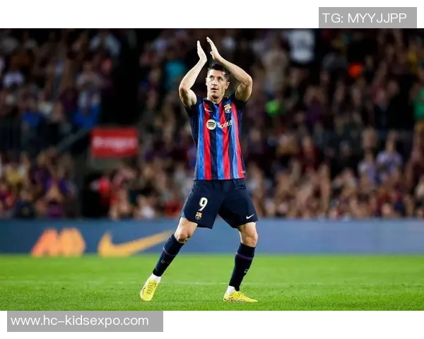 巴萨新星17号足球球员崭露头角未来可期表现令球迷期待