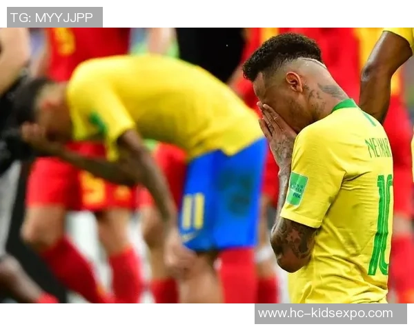 足球巨星跪地痛哭瞬间引发无数球迷心酸共鸣 足球巨星跪地痛哭瞬间引发无数球迷心酸共鸣